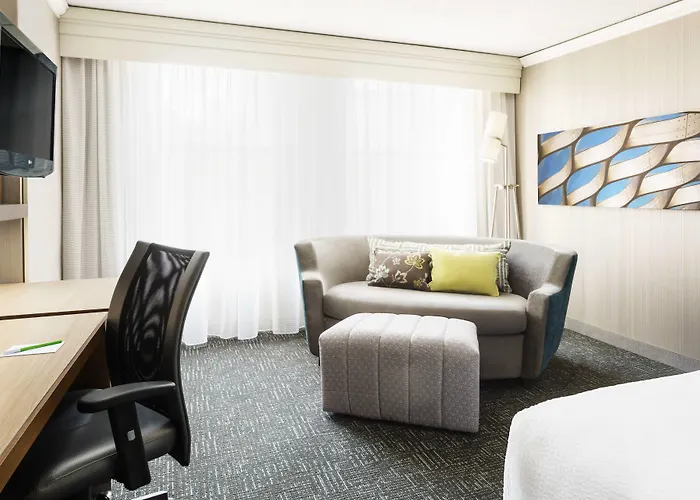 Courtyard By Marriott Downtown/magnificent Mile Chicago