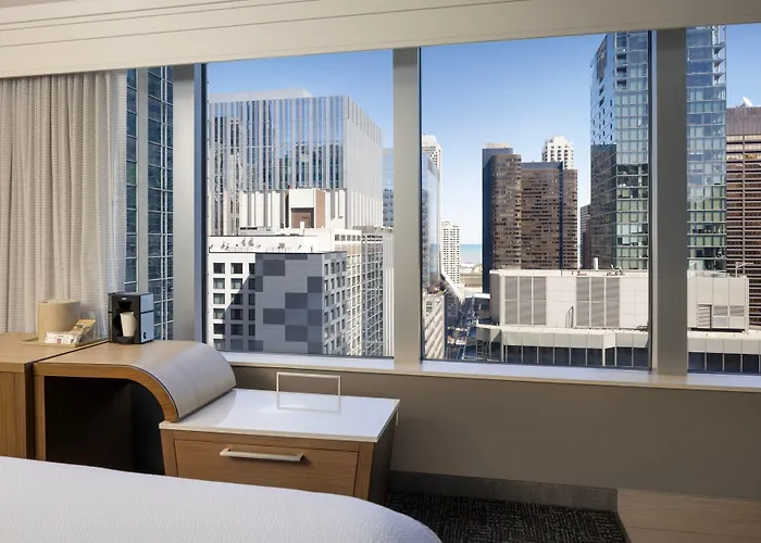Courtyard By Marriott Downtown/magnificent Mile Hotel 3*