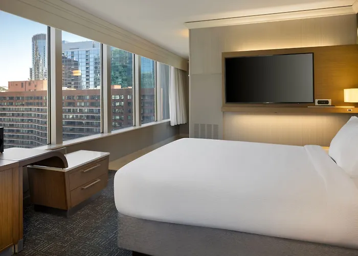 Hotel Courtyard By Marriott Downtown/magnificent Mile 3*