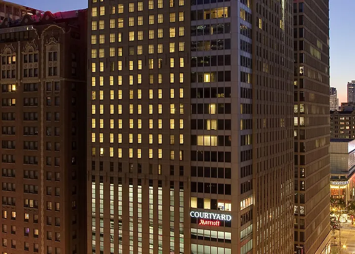 Courtyard By Marriott Downtown/magnificent Mile 3*