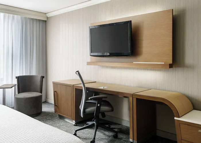 Courtyard By Marriott Downtown/magnificent Mile