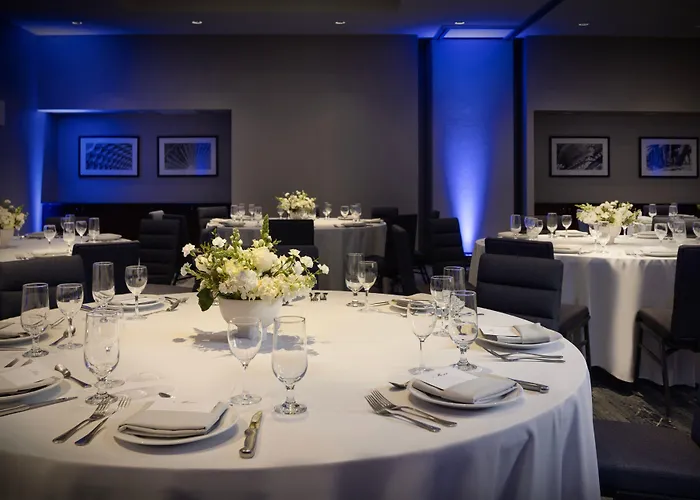 Courtyard By Marriott Downtown/magnificent Mile Hotel