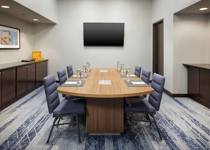 Courtyard By Marriott Downtown/magnificent Mile Chicago