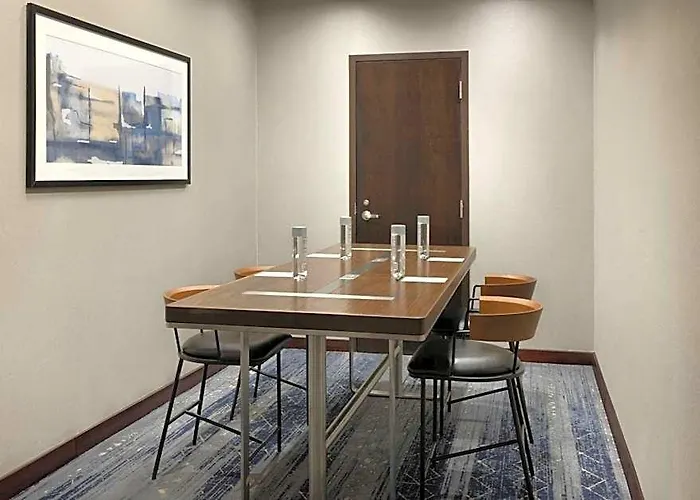 Courtyard By Marriott Downtown/magnificent Mile
