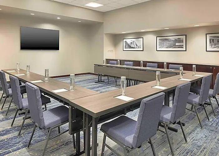 Courtyard By Marriott Downtown/magnificent Mile Hotel