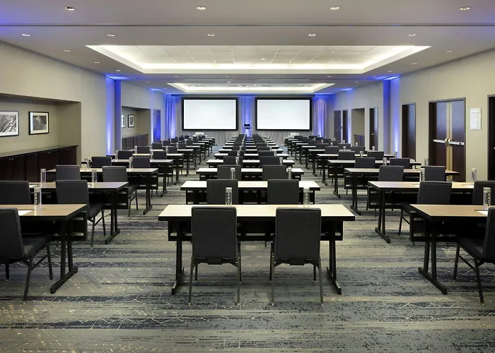Courtyard By Marriott Downtown/magnificent Mile Hotel 3*